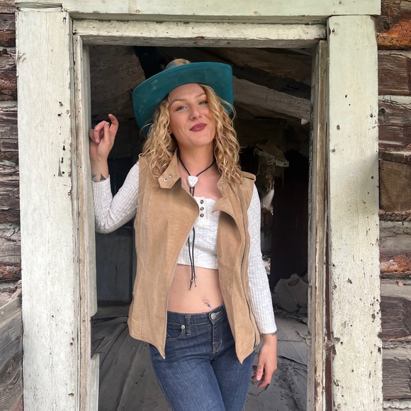 TAN FRINGED LEATHER VEST SIZE MED - Picture 2 of 11